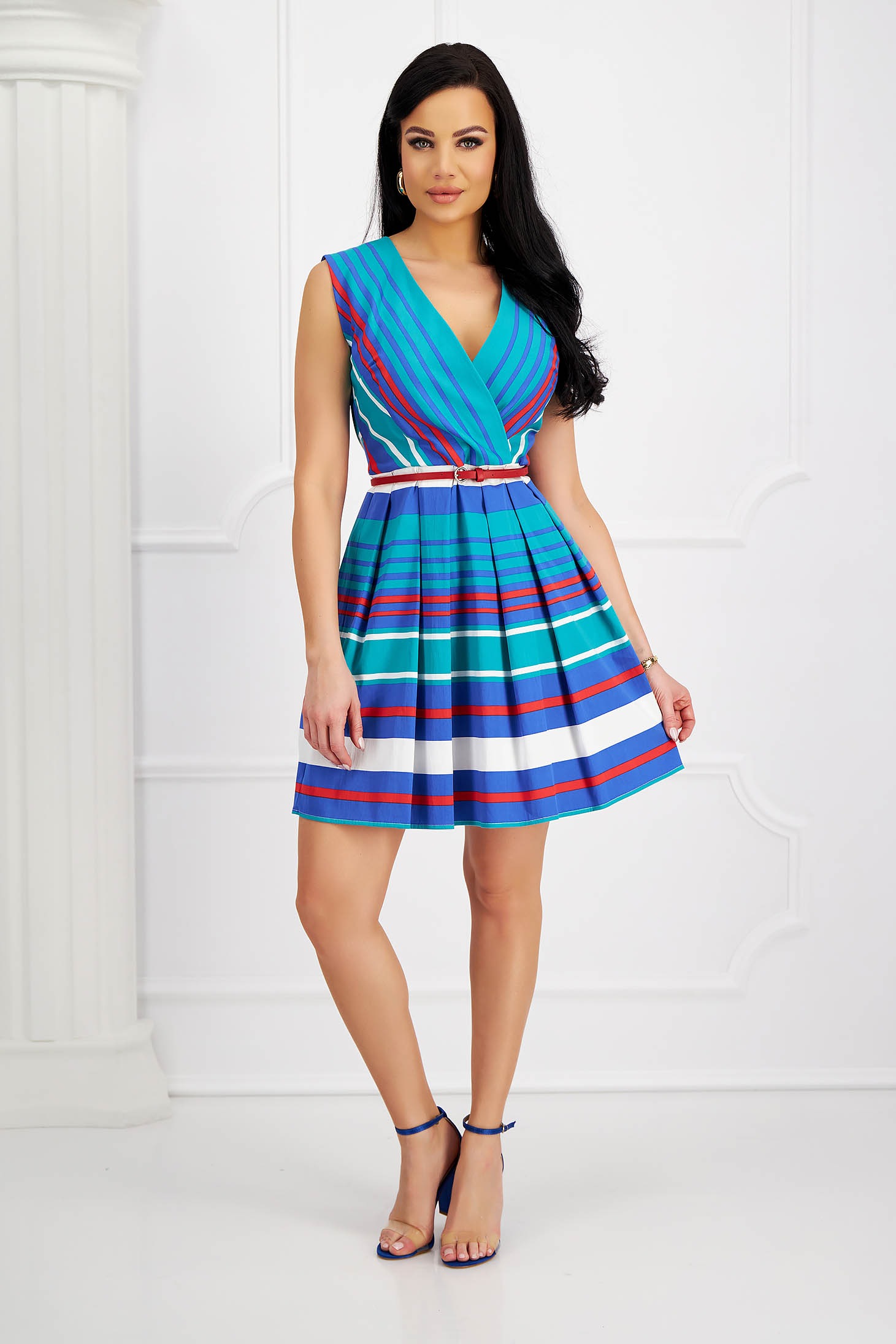 Short cotton dress in A-line with crossover neckline and belt accessory - Artista 4 - StarShinerS.com