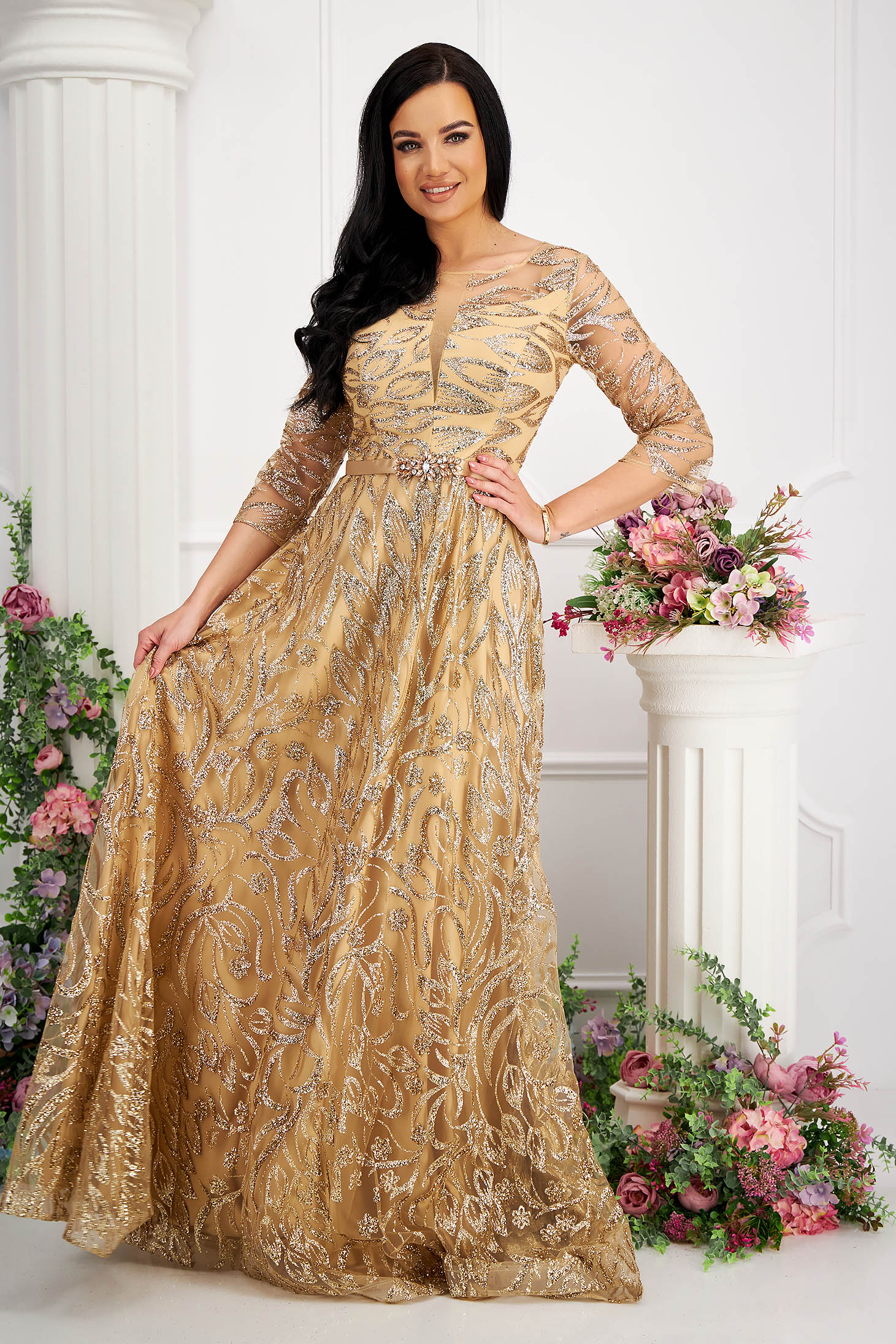 Rochie din tul cu aplicatii cu sclipici aurie lunga in clos cu aplicatie cu pietre strass pe cordon 7 - StarShinerS.ro