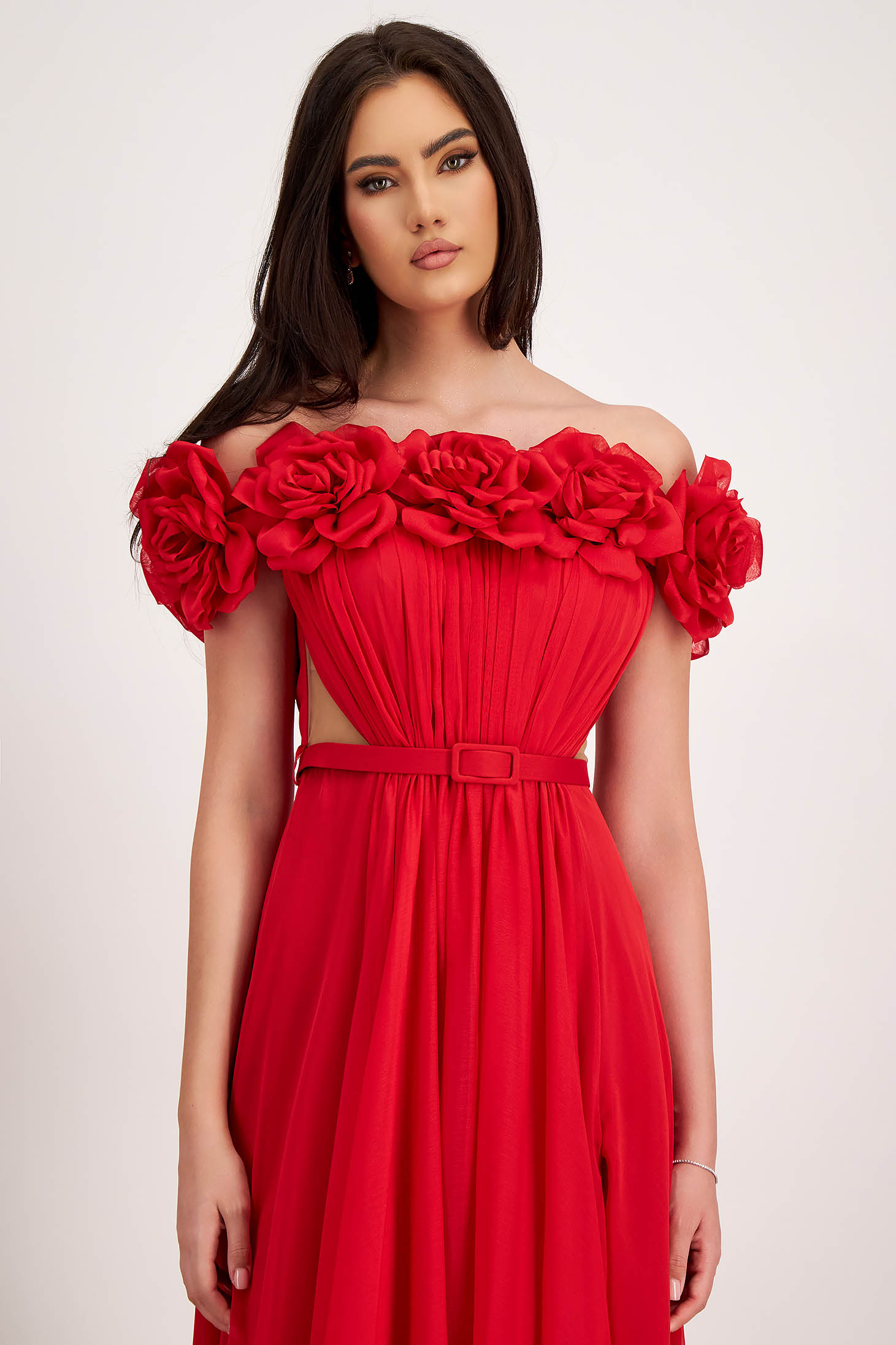 Rochie din voal rosie lunga in clos cu flori 3D si umeri goi 2 - StarShinerS.ro
