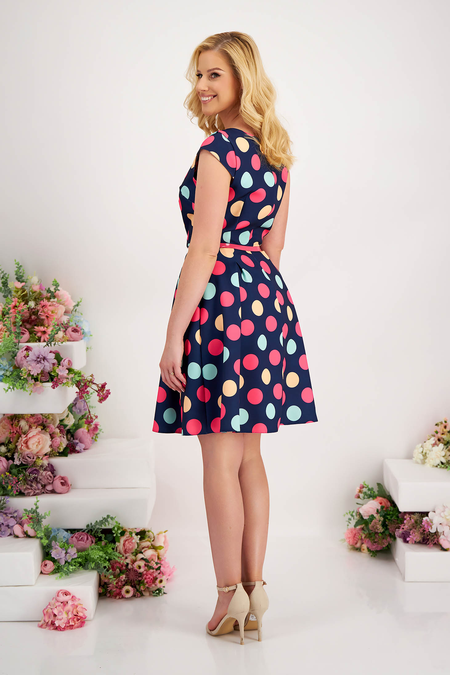 Rochie din stofa elastica scurta cu pliuri si accesoriu tip curea 4 - StarShinerS.ro